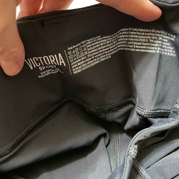 VICTORIA SPORT TOTAL KNOCKOUT SHORT GRAY LASER CUT CAPRI LENGTH LEGGINGS - Picture 8 of 11